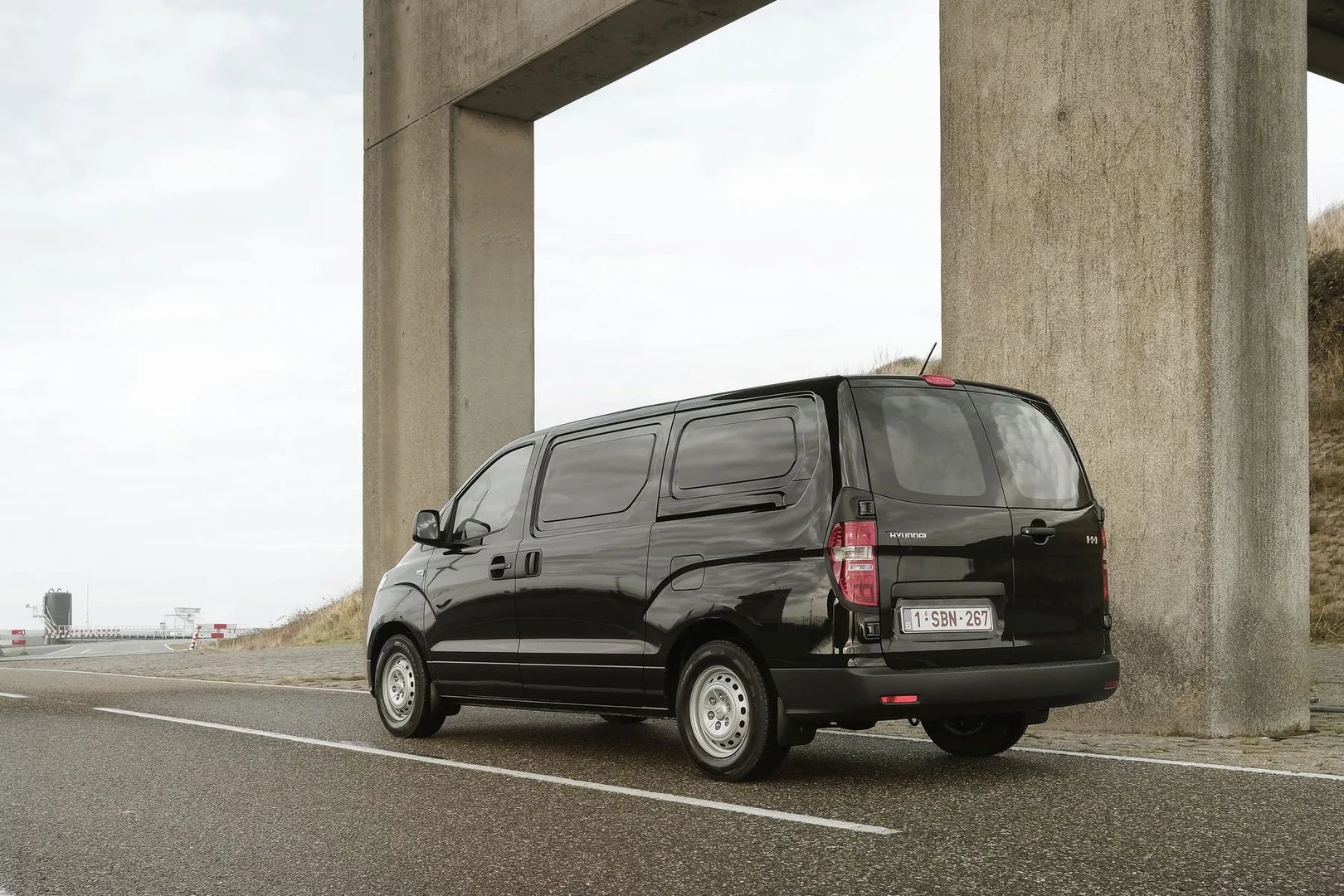Hyundai_i800_2_generation_restyling_3__Van__1.jpg