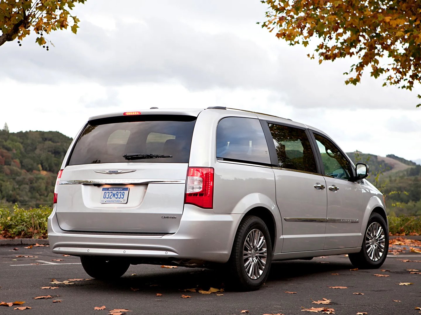 Chrysler_Town_&amp;_Country_5_generation_restyling__Minivan__6.jpg