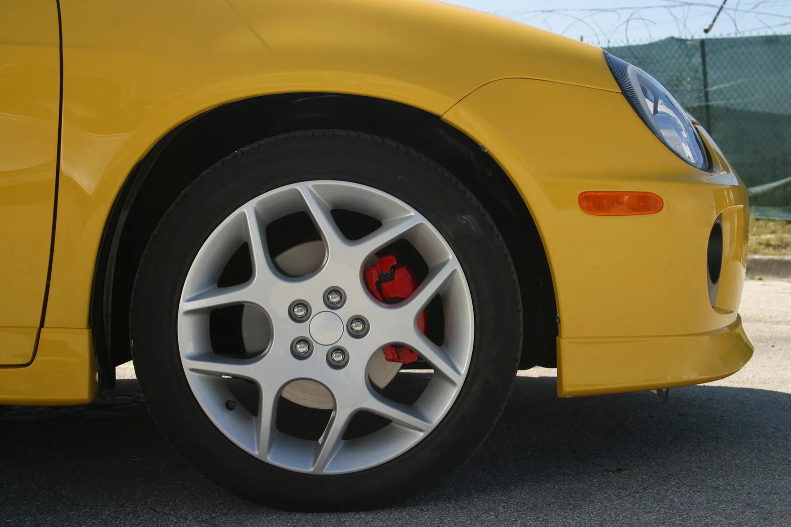 Dodge_Neon_2_generation__Sedan__13.jpg