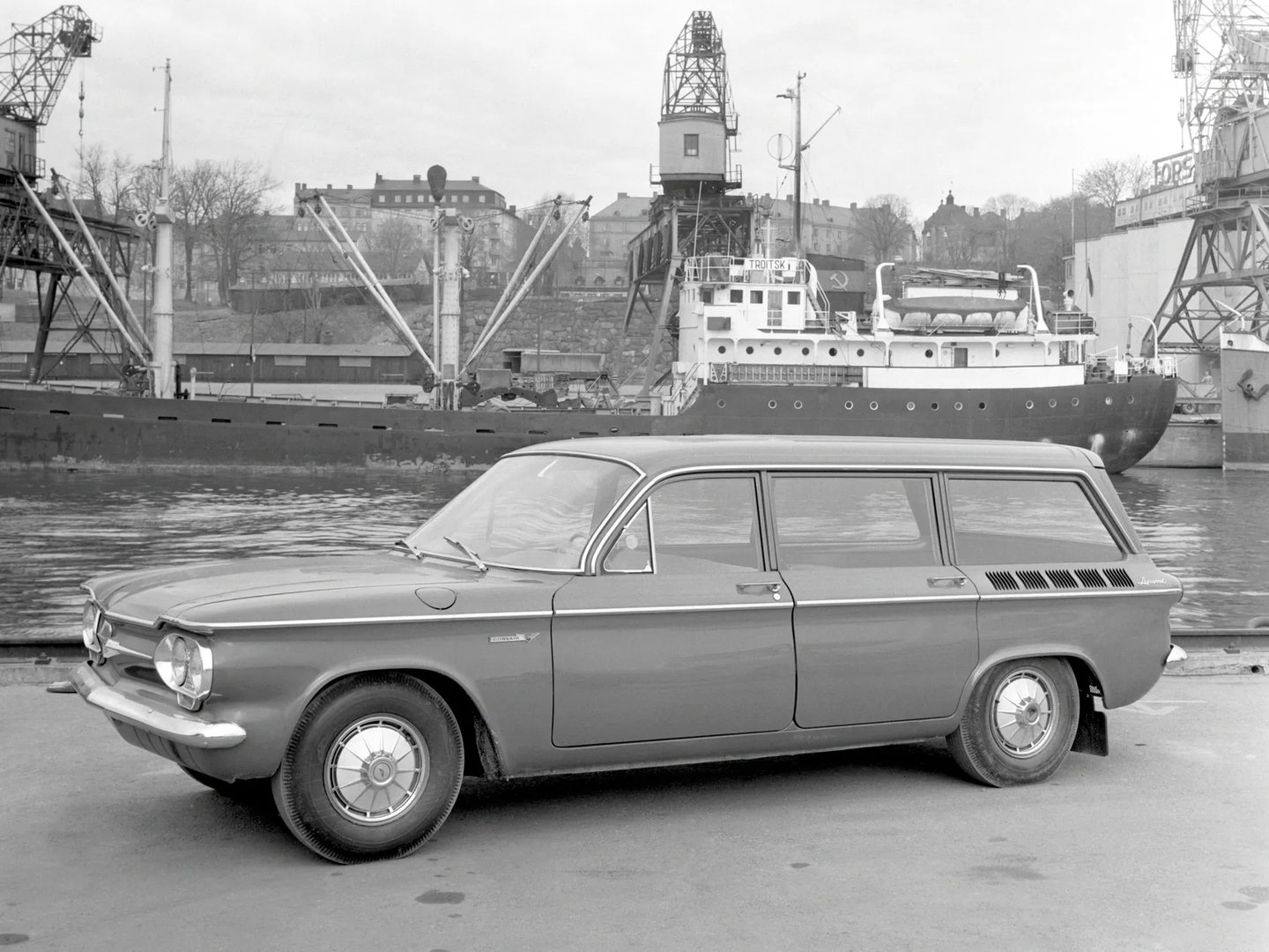 Chevrolet_Corvair_1_generation__Estate_5-door__3.jpg
