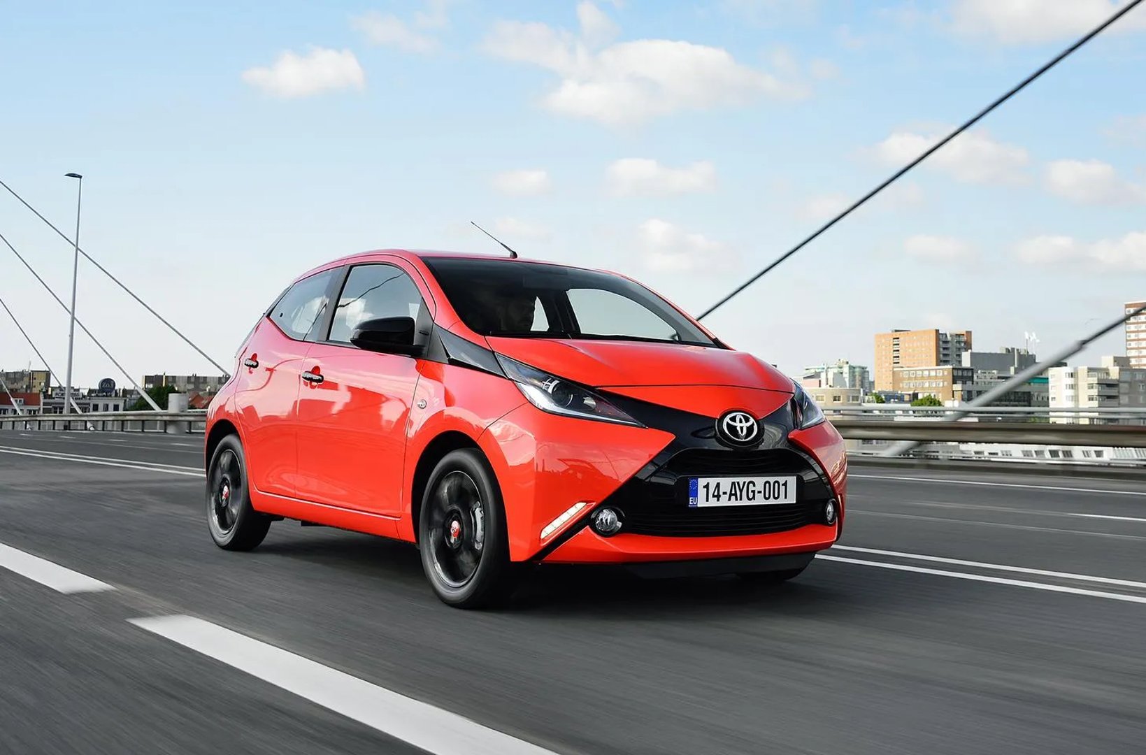 Toyota_Aygo_2_generation__Mini_5-doors__8.jpg