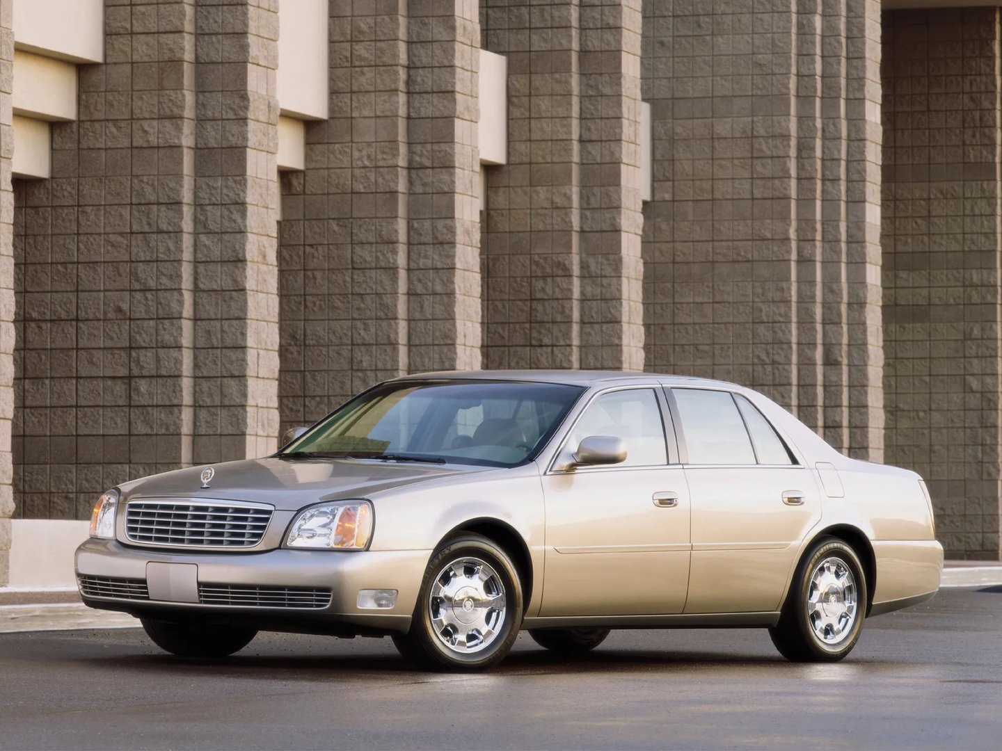 Cadillac_DeVille_8_generation__Sedan__11.jpg