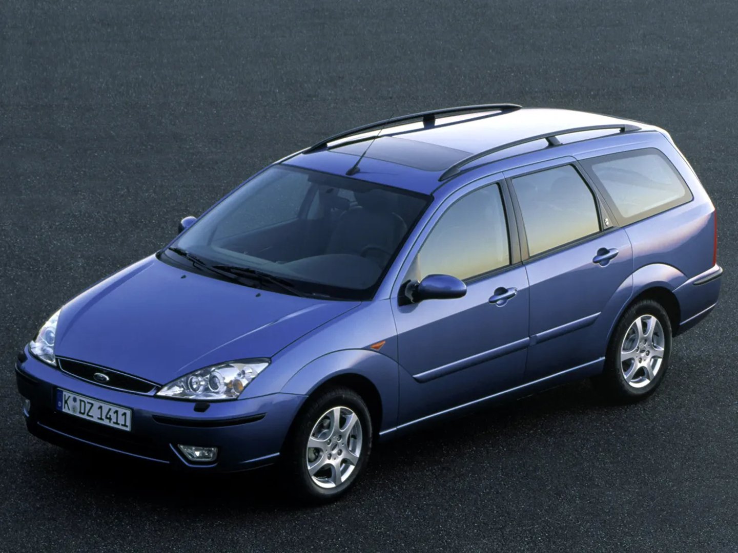 Ford_Focus_1_generation_restyling__Estate_5-door__2.jpg