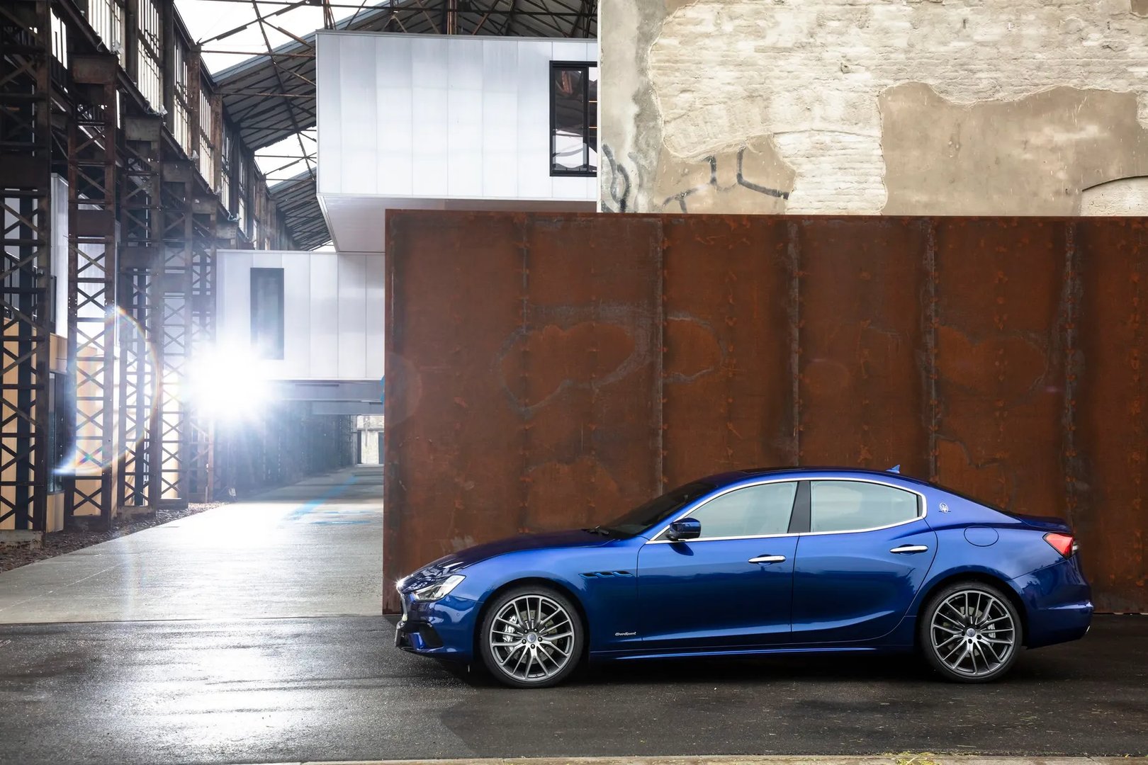 Maserati_Ghibli_3_generation_restyling_2__Sedan__7.jpg