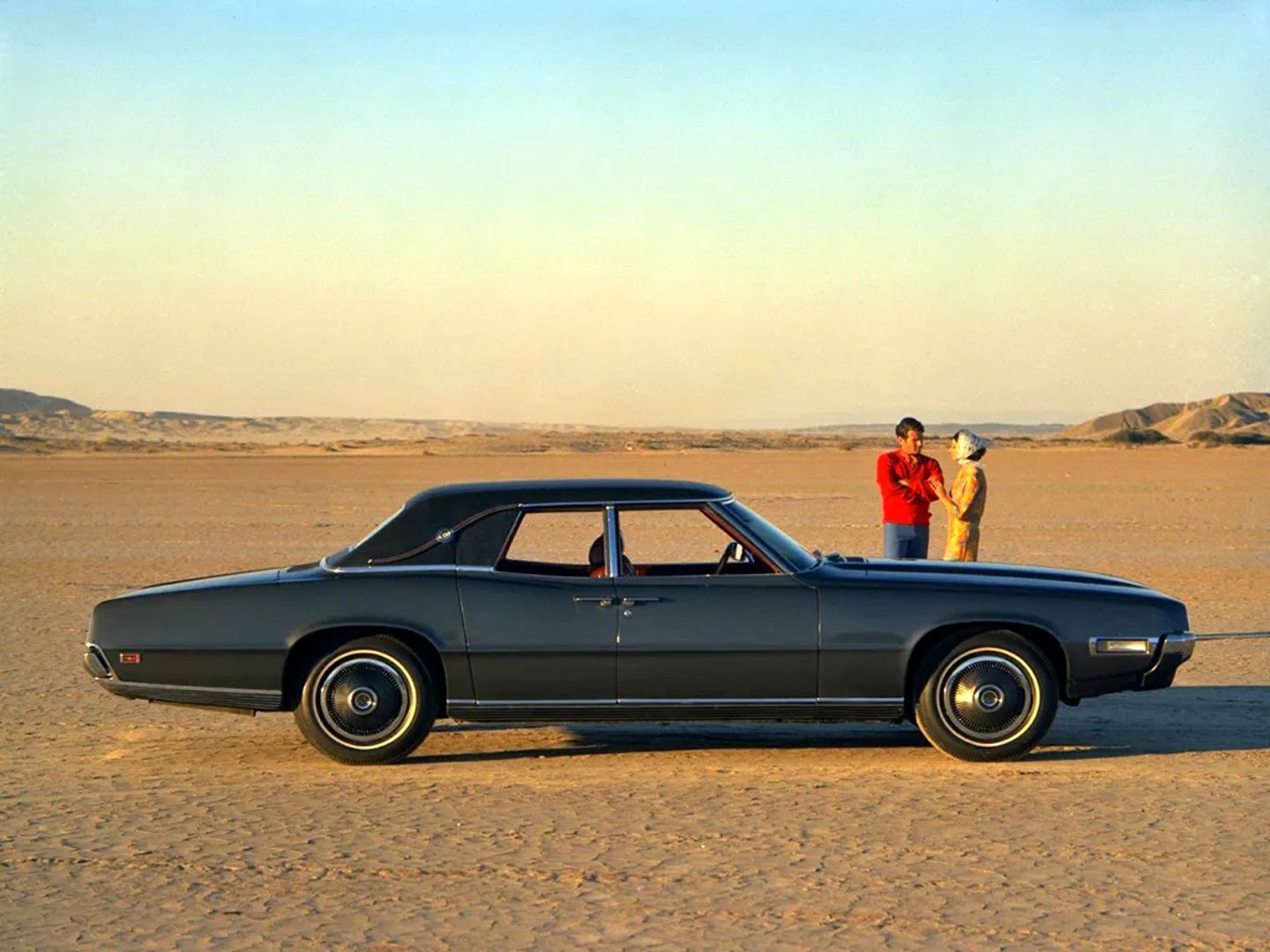 Ford_Thunderbird_5_generation__Sedan__4.jpg