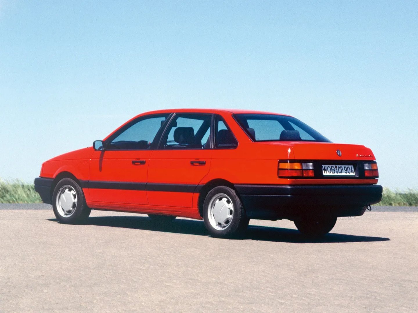 Volkswagen_Passat_3_generation__Sedan__4.jpg