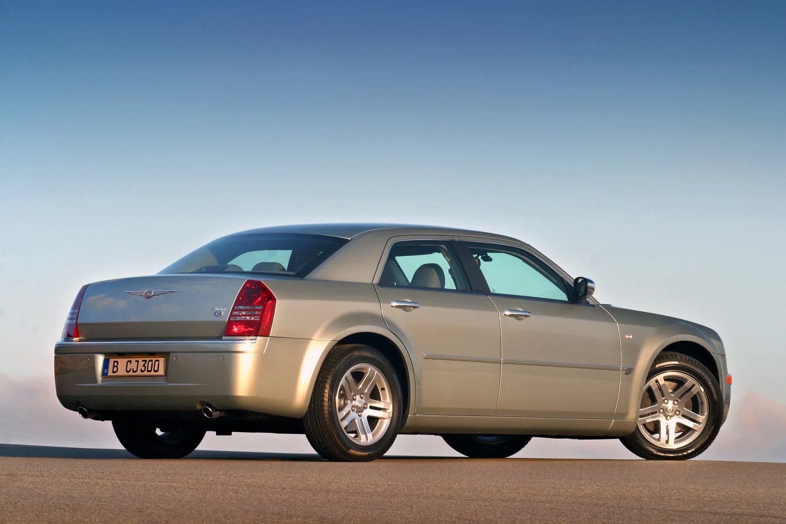 Chrysler_300C_1_generation__Sedan__6.jpg