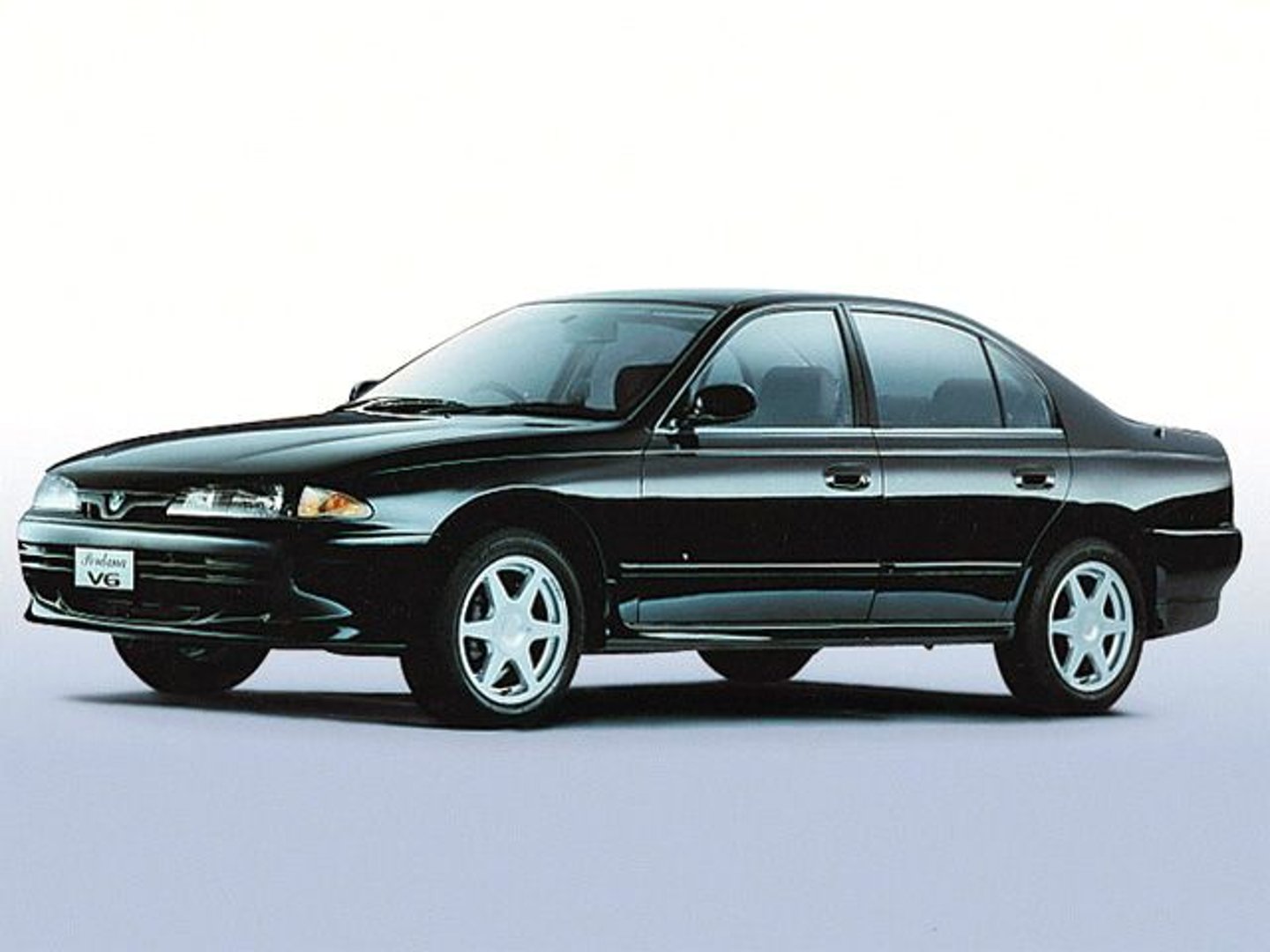 proton_Perdana_1_generation__Sedan__1.jpg