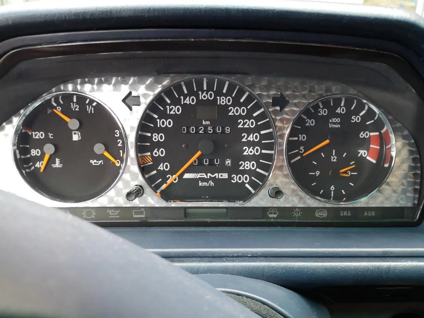 Mercedes_E-Class_AMG_1_generation__Sedan__12.jpg