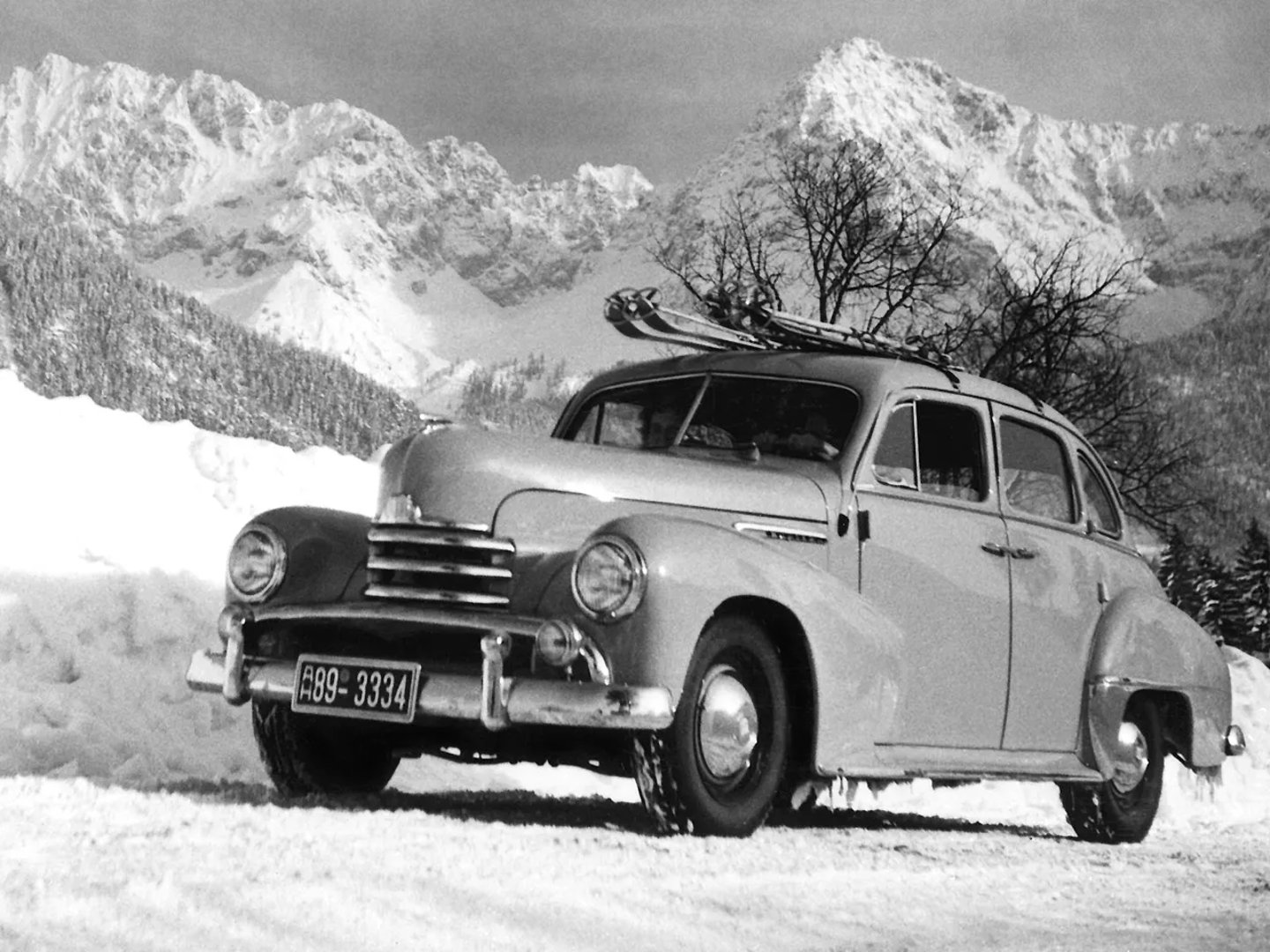 Opel_Kapitan_1_generation_restyling__Sedan__2.jpg