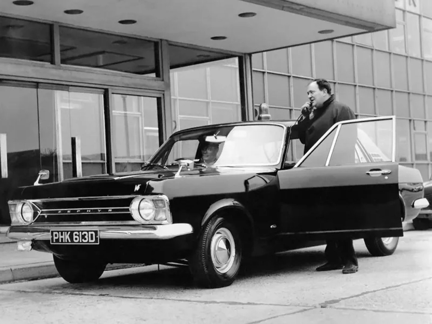 Ford_Zephyr_4_generation__Sedan__2.jpg