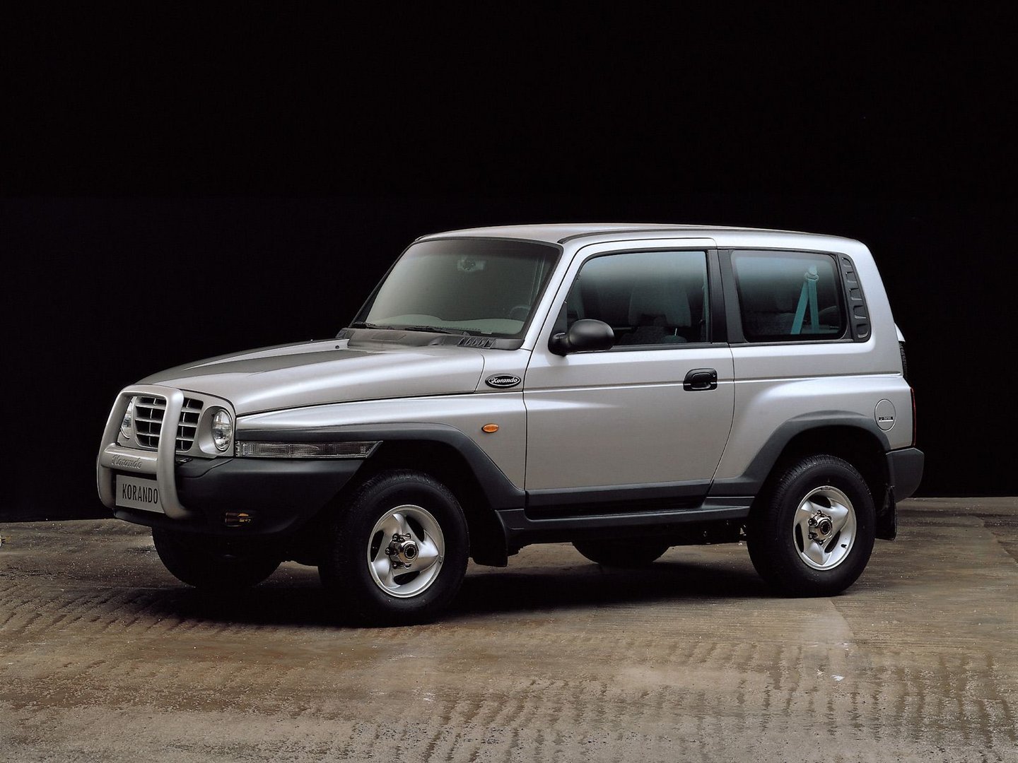 ssangyong_Korando_2_generation__SUV_3-doors__4.jpg