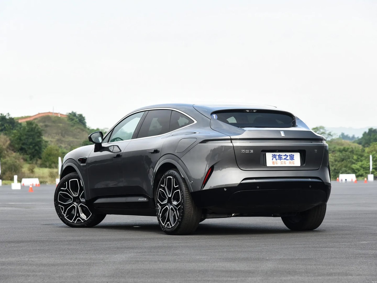 avatr_11_1_generation__SUV_5-doors__3.jpg