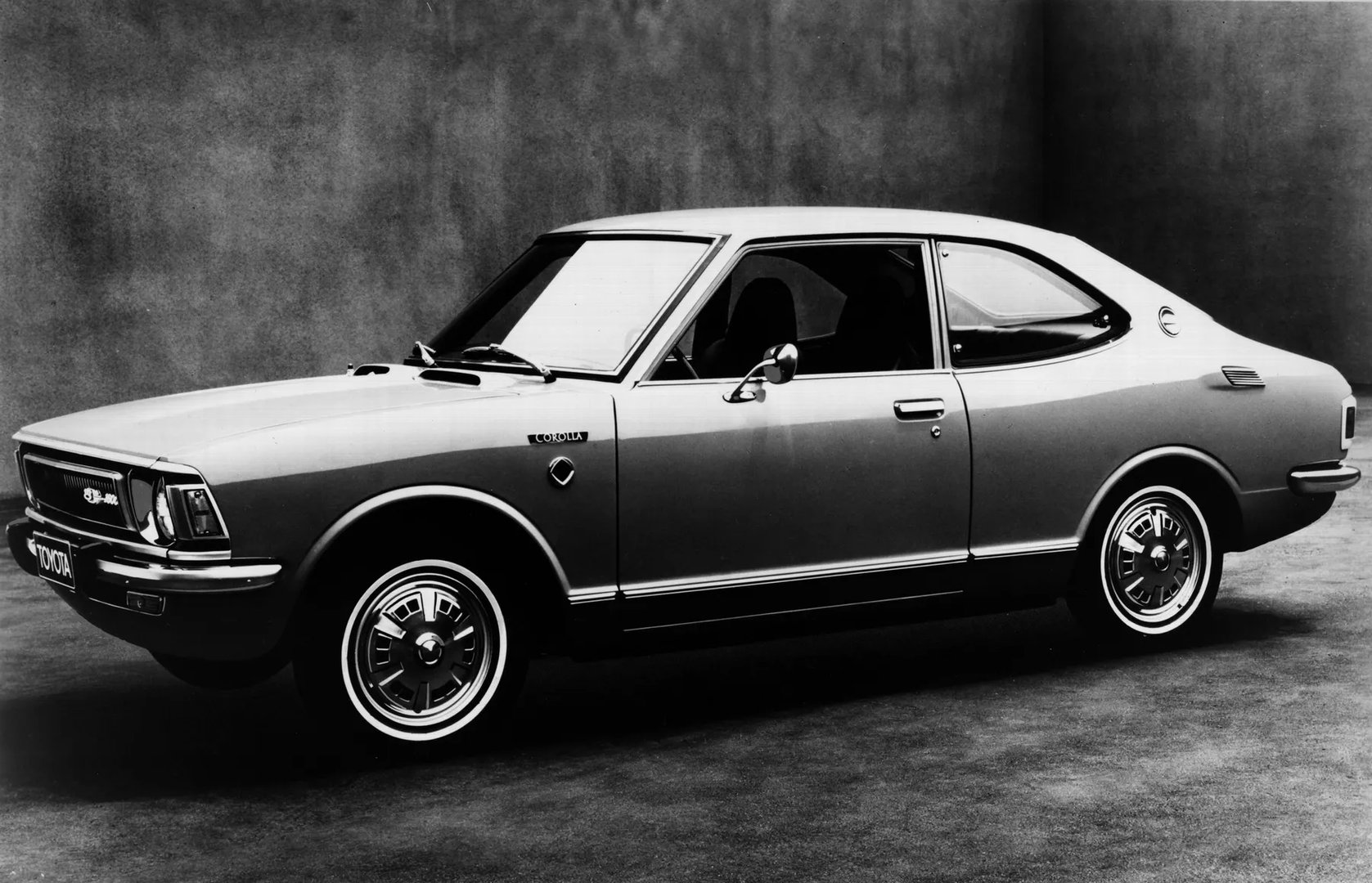 Toyota_Corolla_2_generation__Coupe__7.jpg