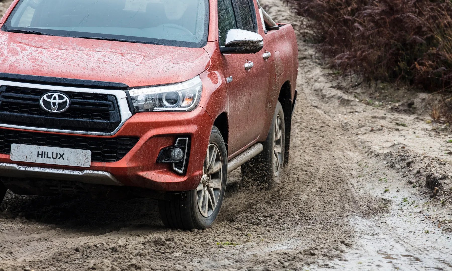 Toyota_Hilux_8_generation__Pickup_double-cab__10.jpg