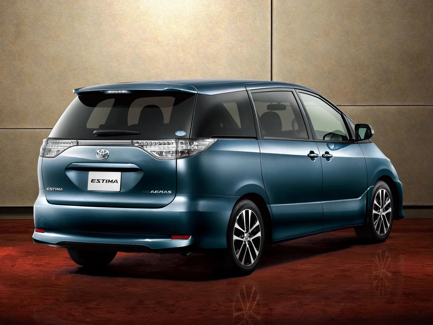 Toyota_Estima_3_generation_restyling_2__Minivan__2.jpg