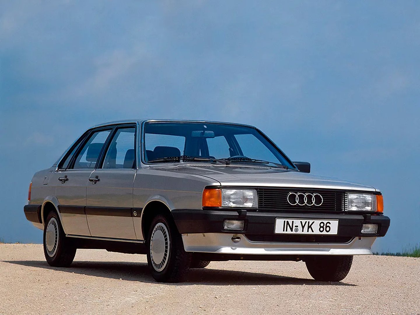 Audi_80_2_generation_restyling_1__Sedan__1.jpg