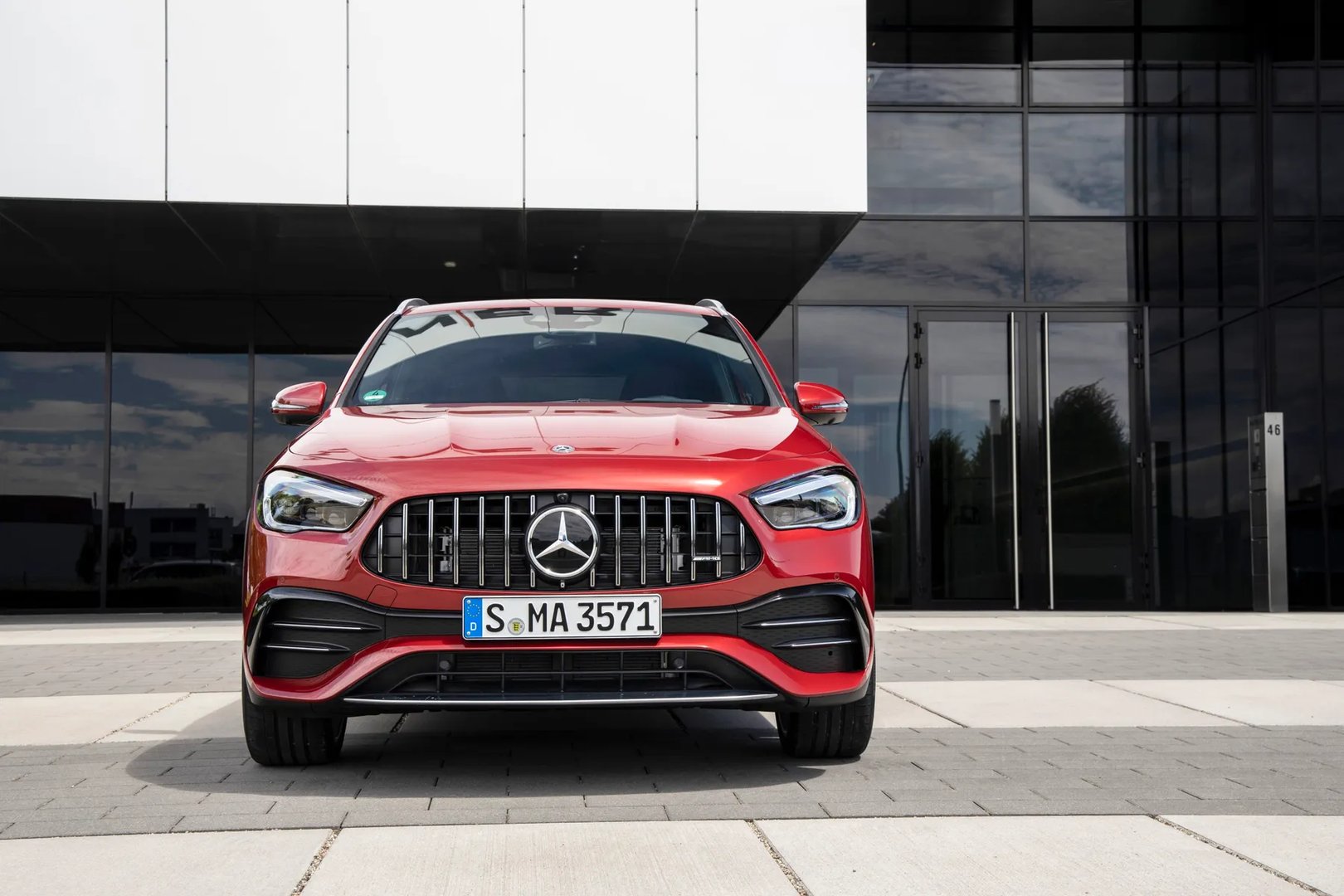 Mercedes_GLA_AMG_2_generation__SUV_5-doors__10.jpg