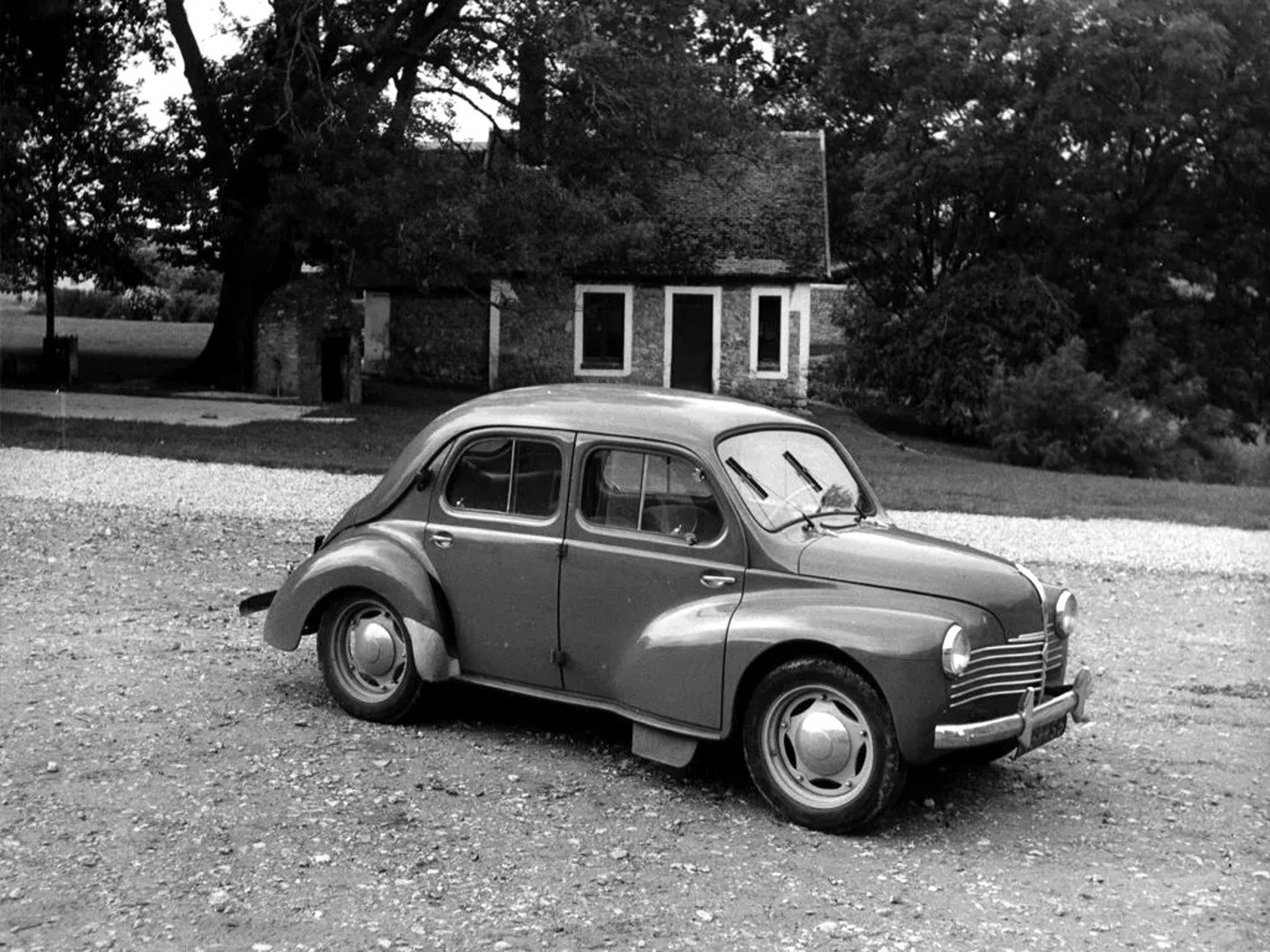 Renault_4CV_1_generation__Sedan__3.jpg