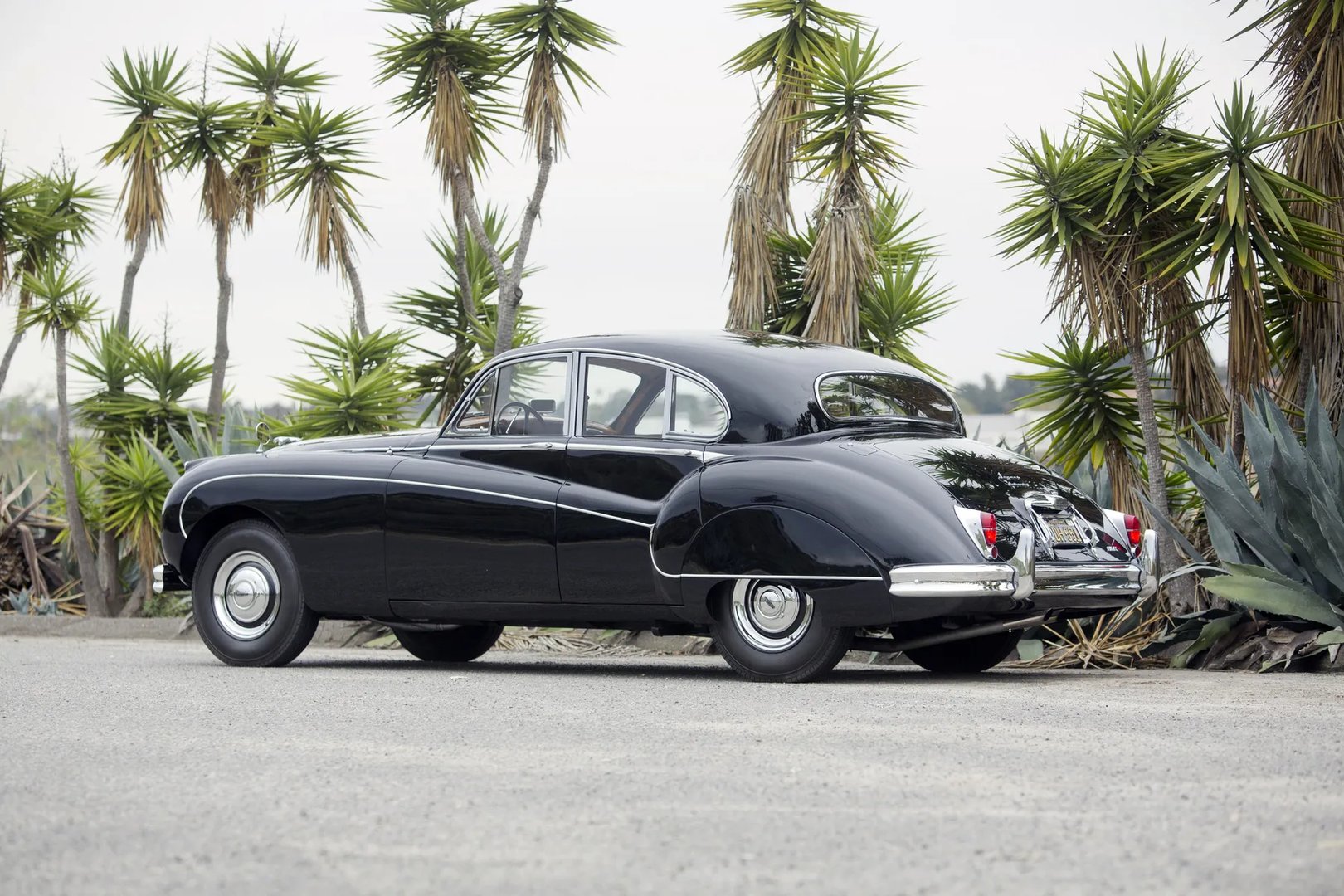 Jaguar_Mark_IX_1_generation__Sedan__3.jpg