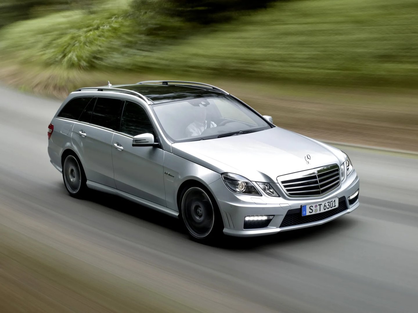 Mercedes_E-Class_AMG_4_generation__Estate_5-door__7.jpg