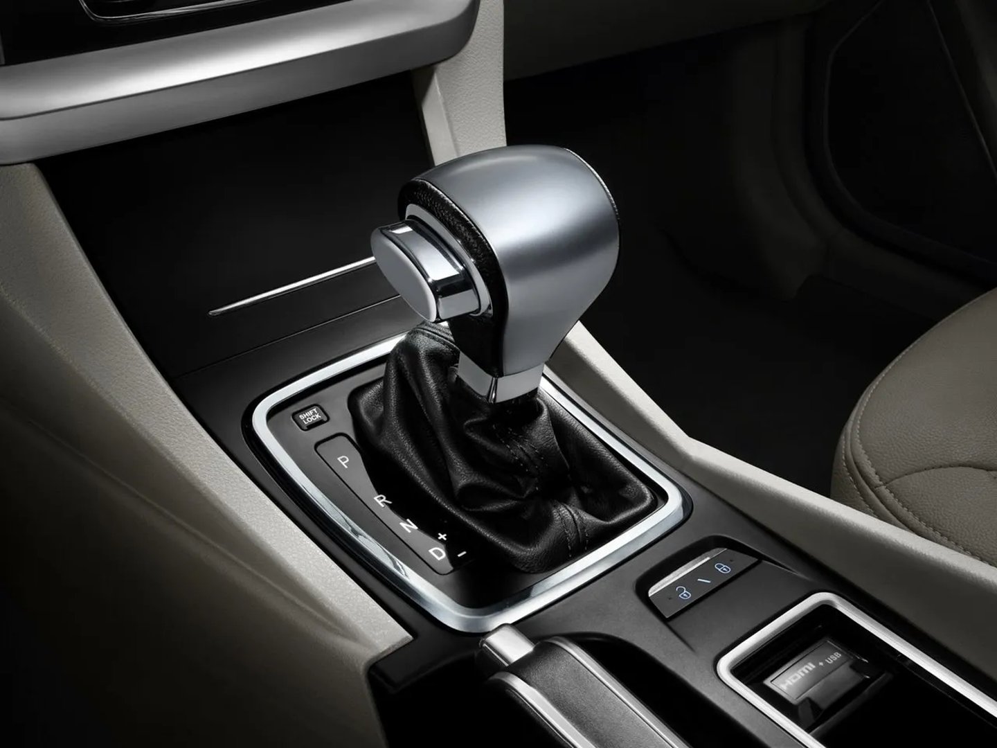 Geely_Emgrand_7_1_generation__Sedan__7.jpg