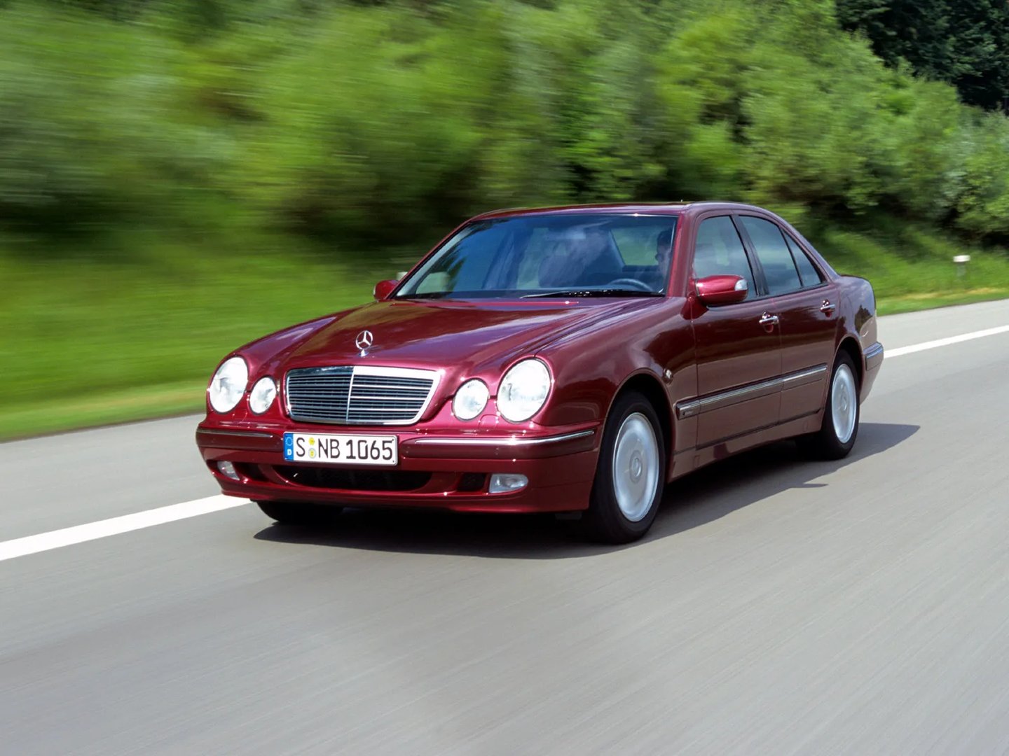 Mercedes_E-Class_2_generation_restyling__Sedan__12.jpg