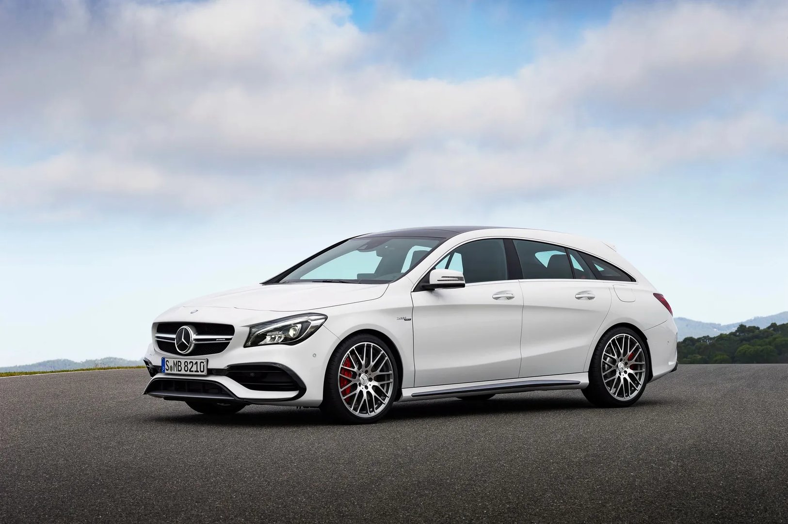 Mercedes_CLA_AMG_1_generation_restyling__Estate_5-door__3.jpg