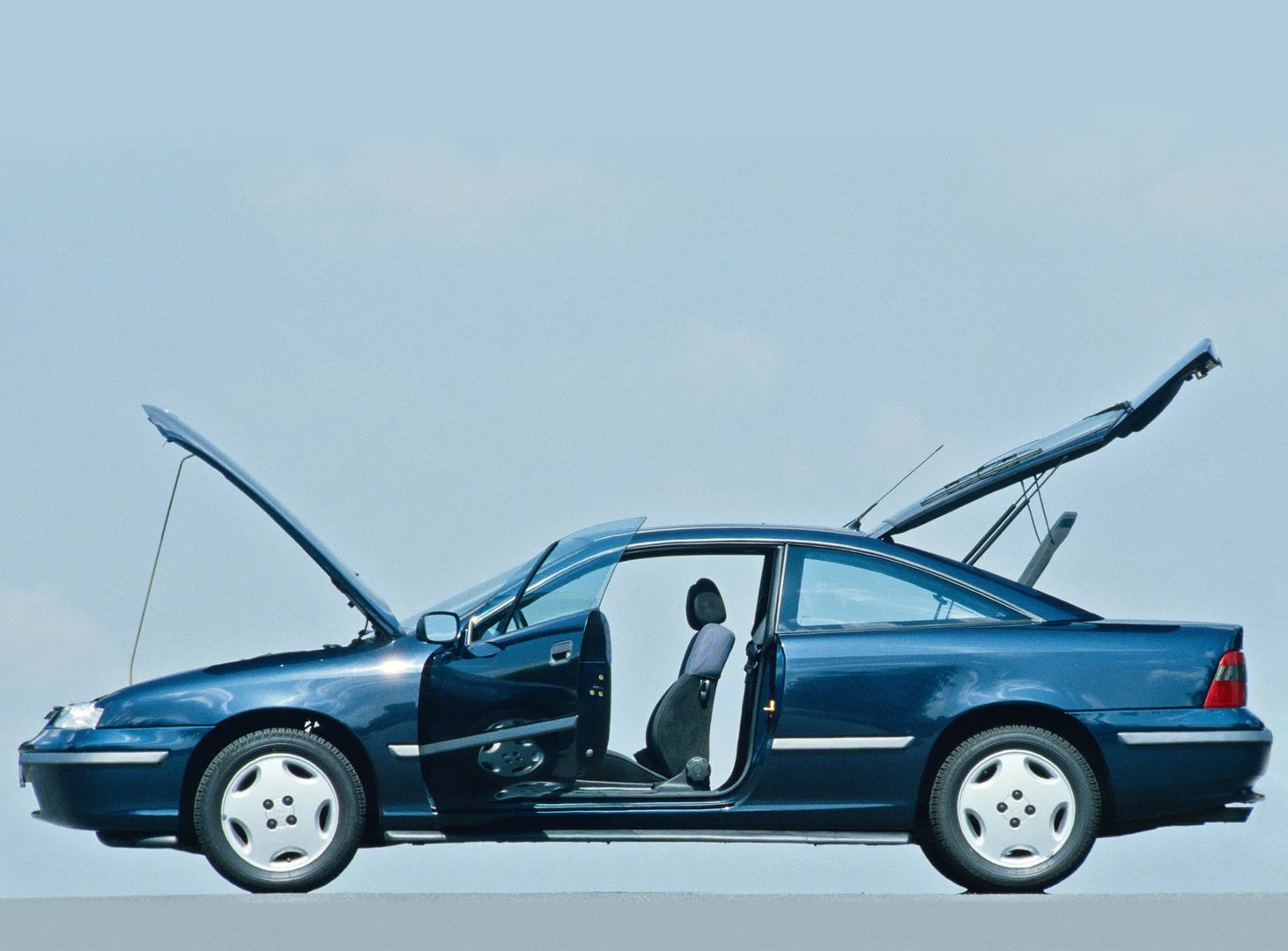 Opel_Calibra_1_generation__Coupe__11.jpg