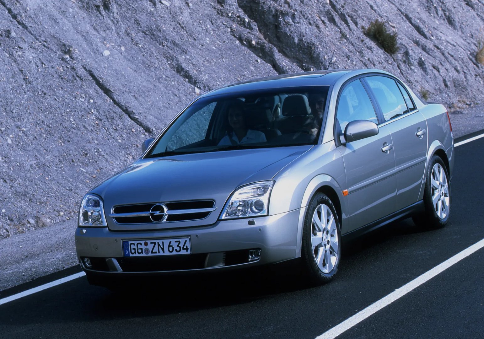 Opel_Vectra_3_generation__Sedan__7.jpg