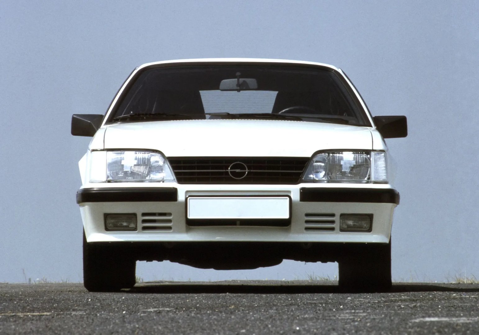 Opel_Monza_1_generation__Hatchback_3-door__4.jpg
