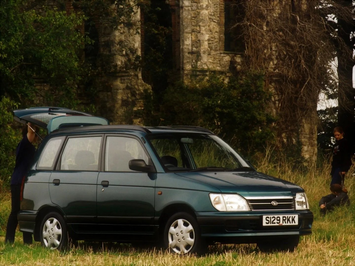 Daihatsu_Pyzar_1_generation_restyling__Compact_Van__1.jpg