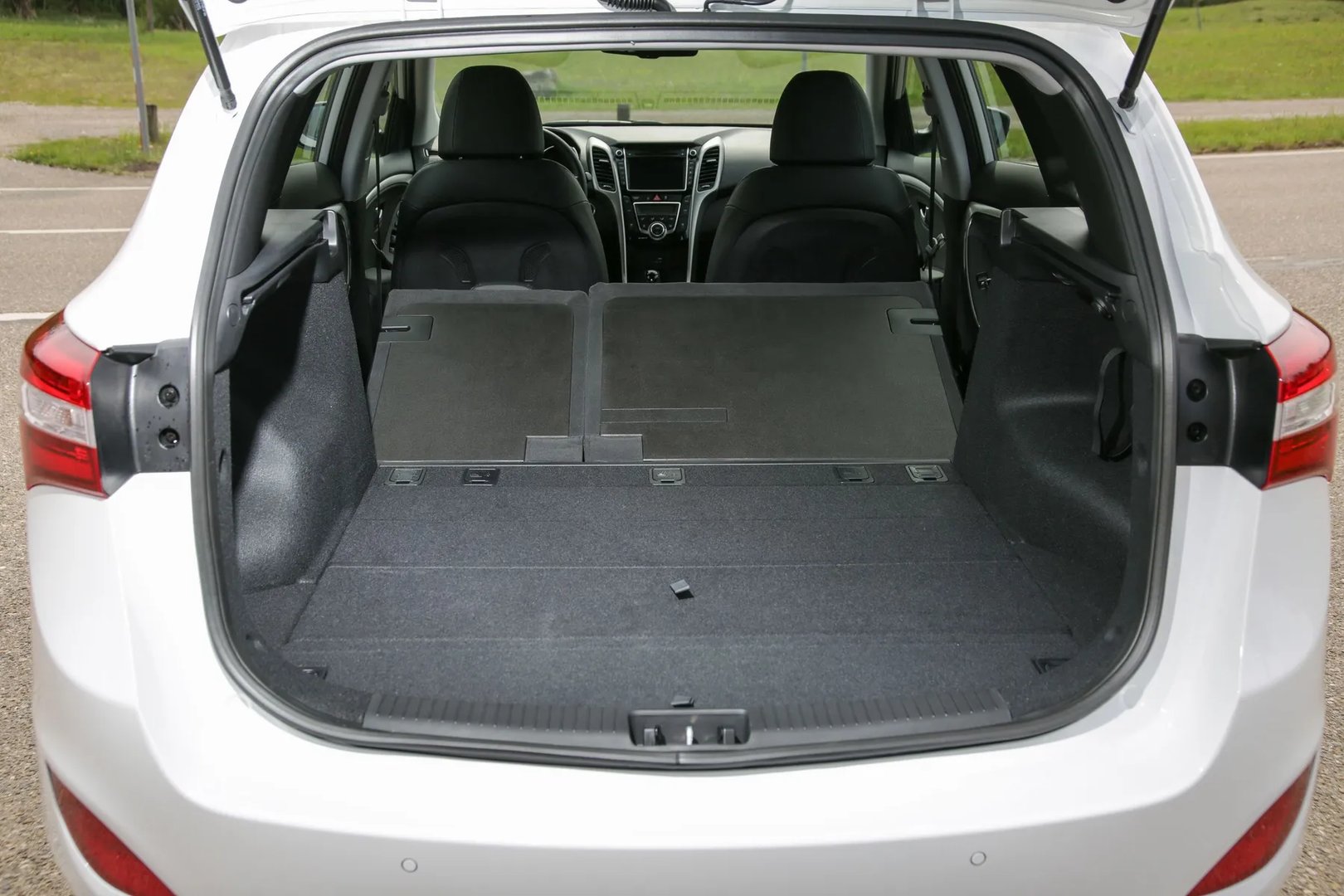 Hyundai_i30_2_generation_restyling__Estate_5-door__13.jpg