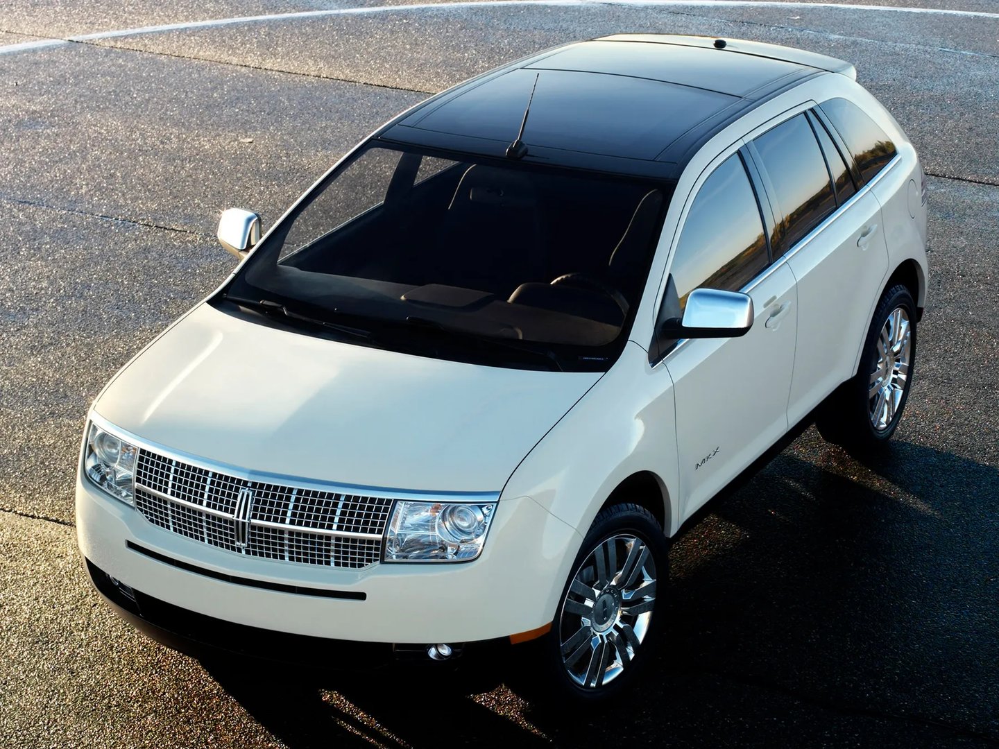 Lincoln_MKX_1_generation__SUV_5-doors__2.jpg