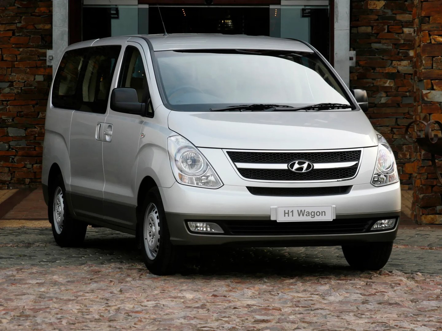 Hyundai_i800_2_generation_restyling__Minivan__9.jpg