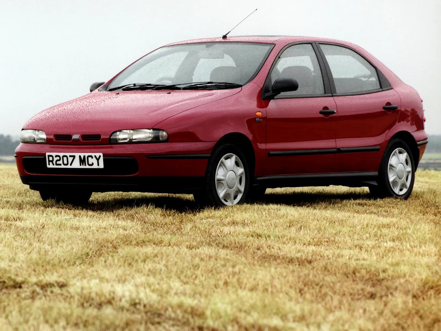 Fiat_Brava_1_generation__Hatchback_5-door__2.jpg