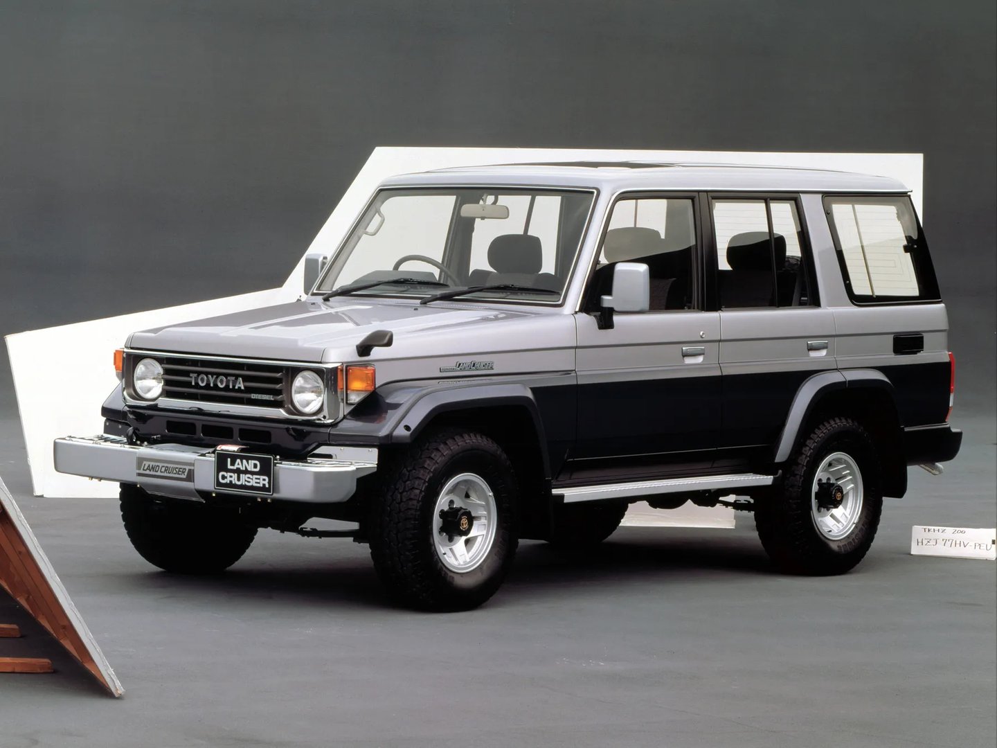 Toyota_LC_8_generation__SUV_5-doors__2.jpg