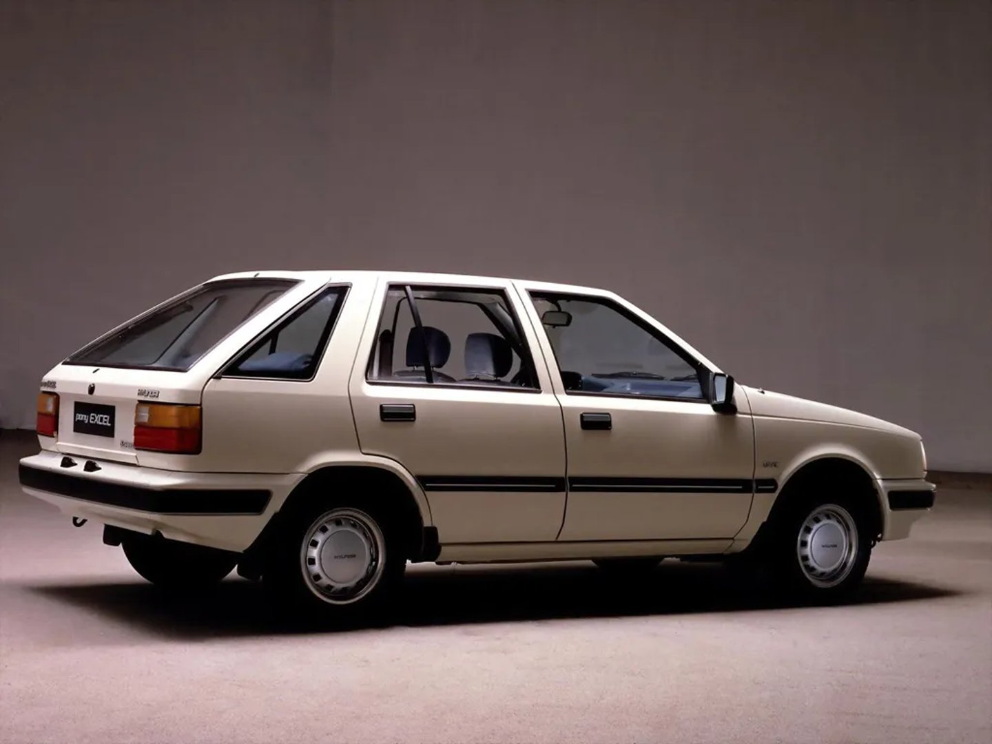 Hyundai_Pony_3_generation__Mini_5-doors__3.jpg