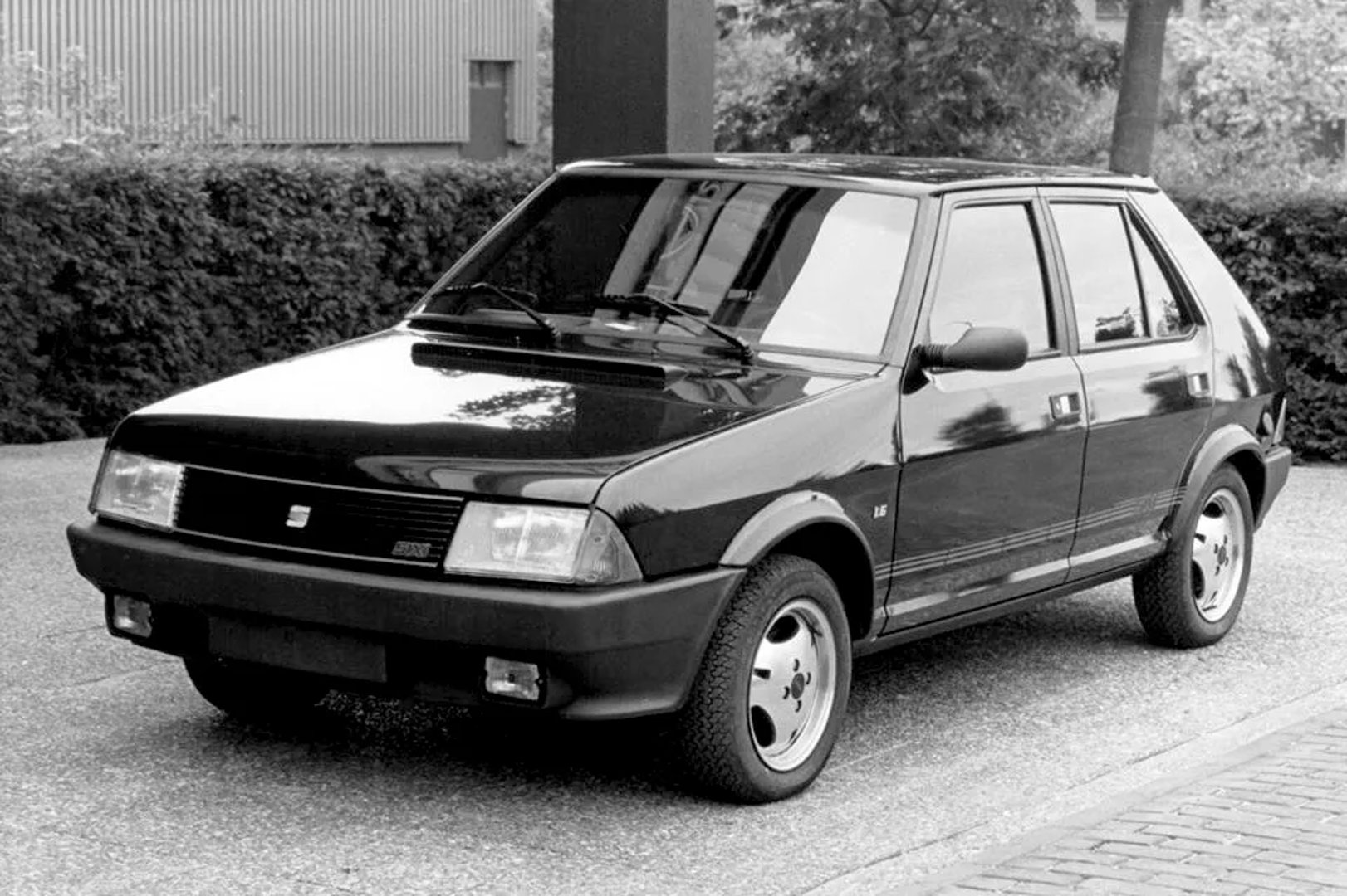 SEAT_Ronda_1_generation__Hatchback_5-door__3.jpg