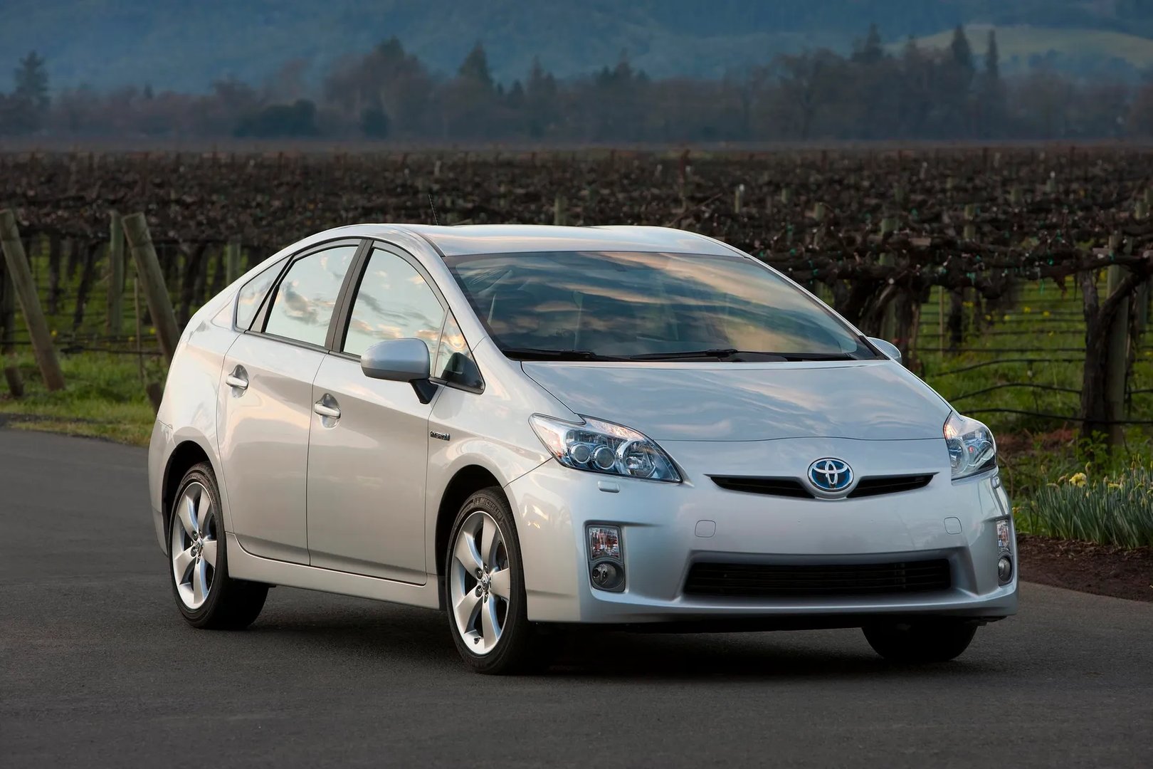 Toyota_Prius_3_generation__Liftback__1.jpg