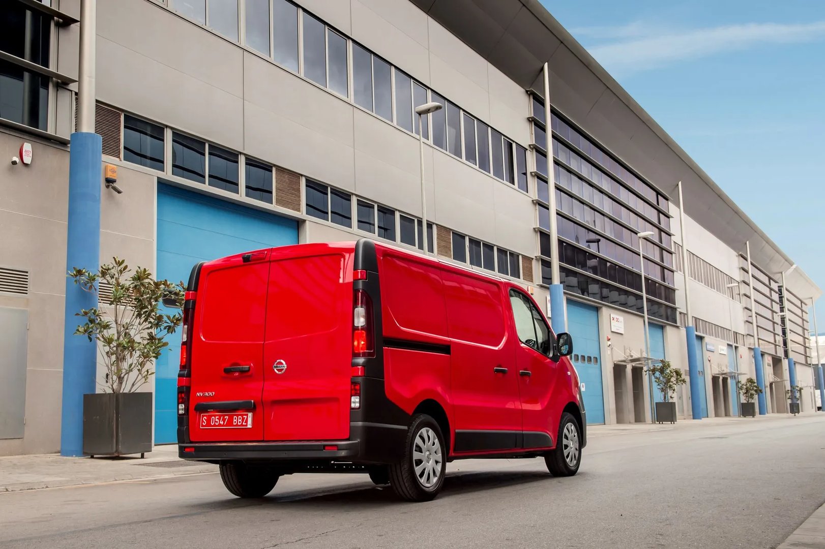 Nissan_NV300_1_generation__Van__3.jpg