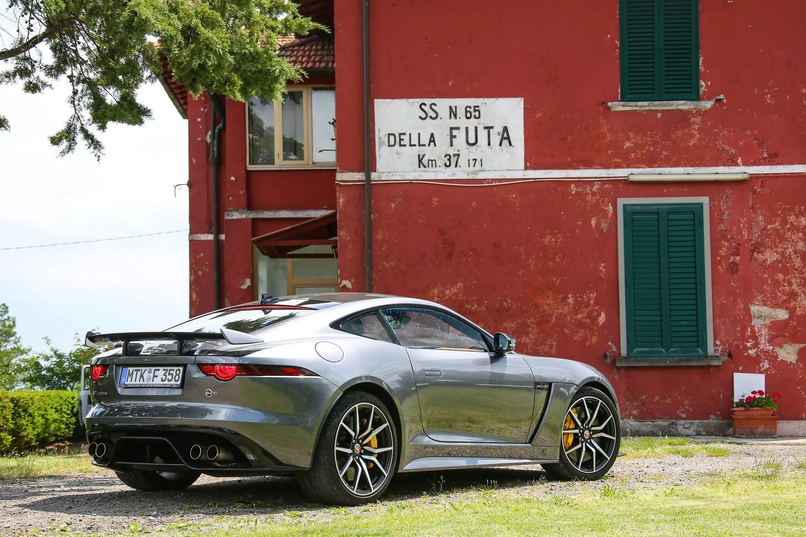 Jaguar_F-Type_1_generation_restyling__Coupe__4.jpg