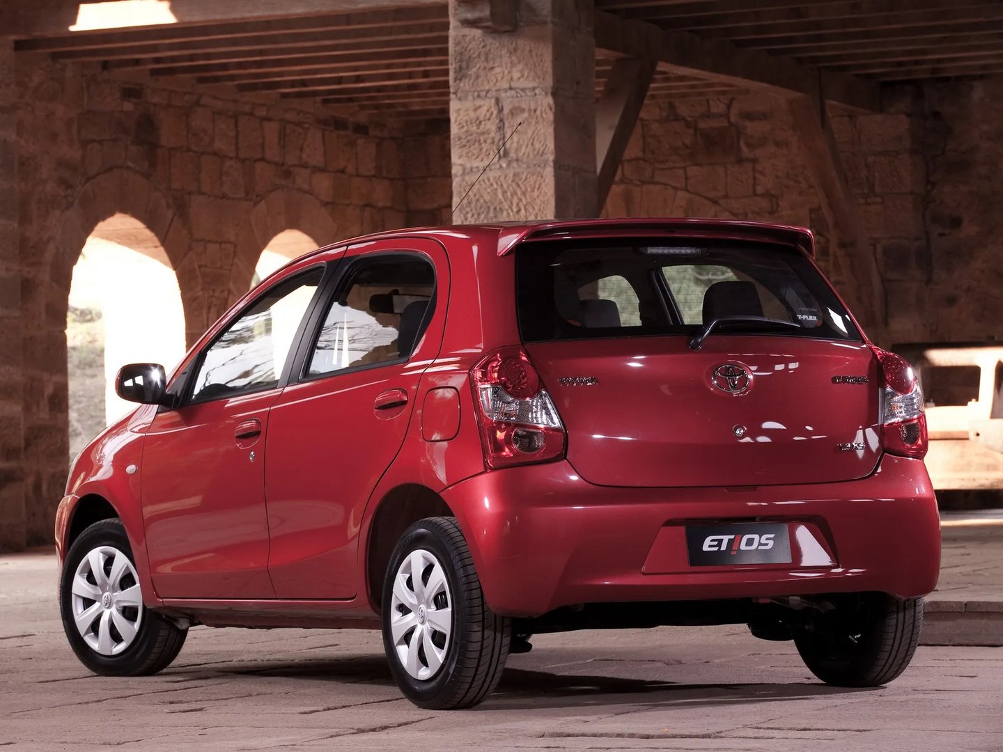 Toyota_Etios_1_generation__Mini_5-doors__1.jpg