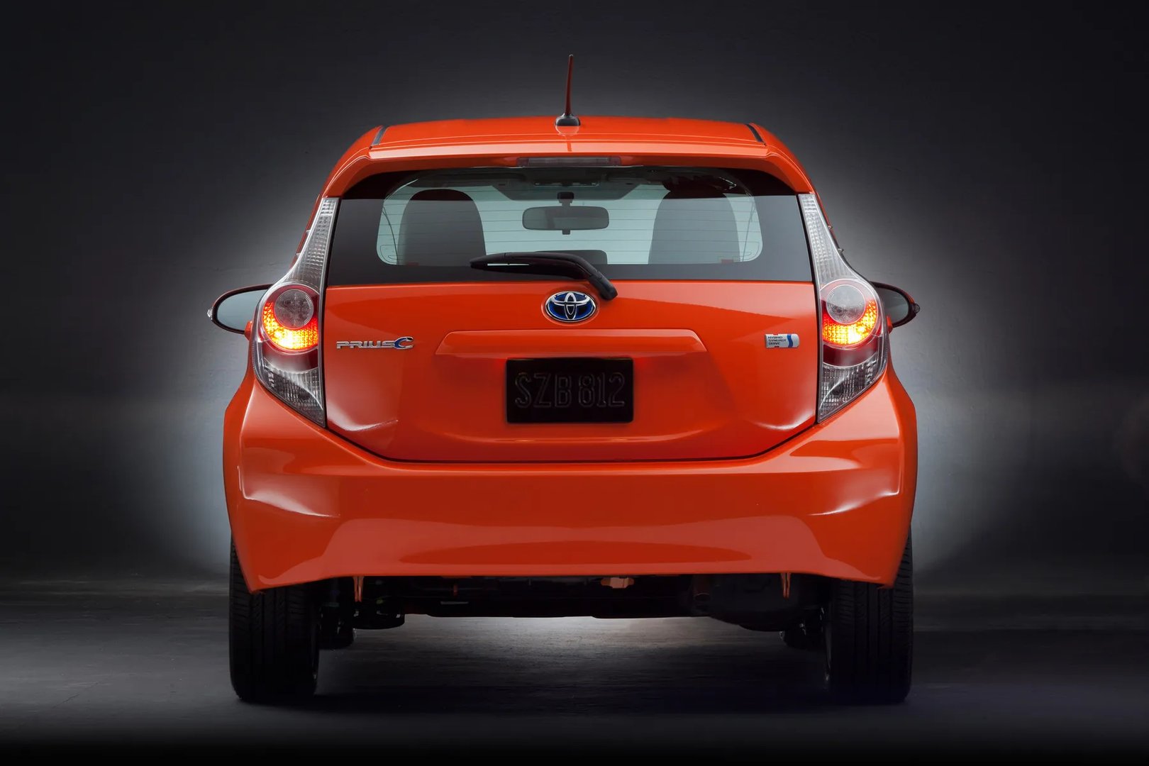 Toyota_Prius_C_1_generation__Hatchback_5-door__9.jpg