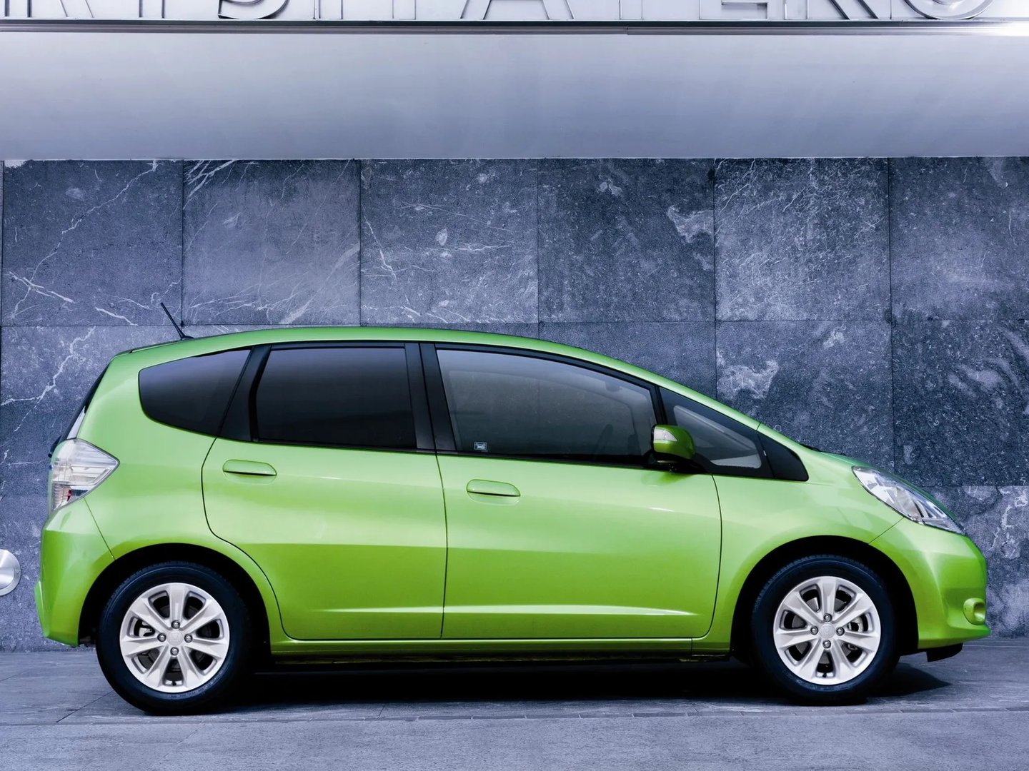 2 generation, restyling 