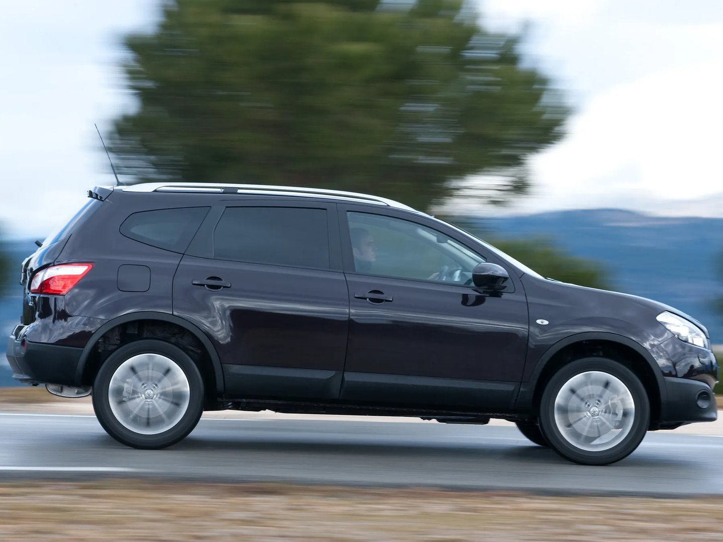 Nissan_Qashqai_+2_1_generation_restyling__SUV_5-doors__3.jpg