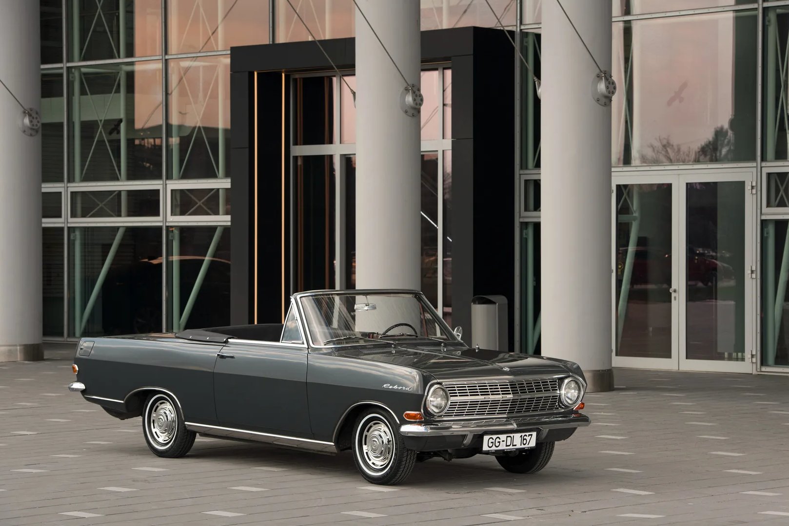 Opel_Rekord_1_generation__Cabrio__3.jpg