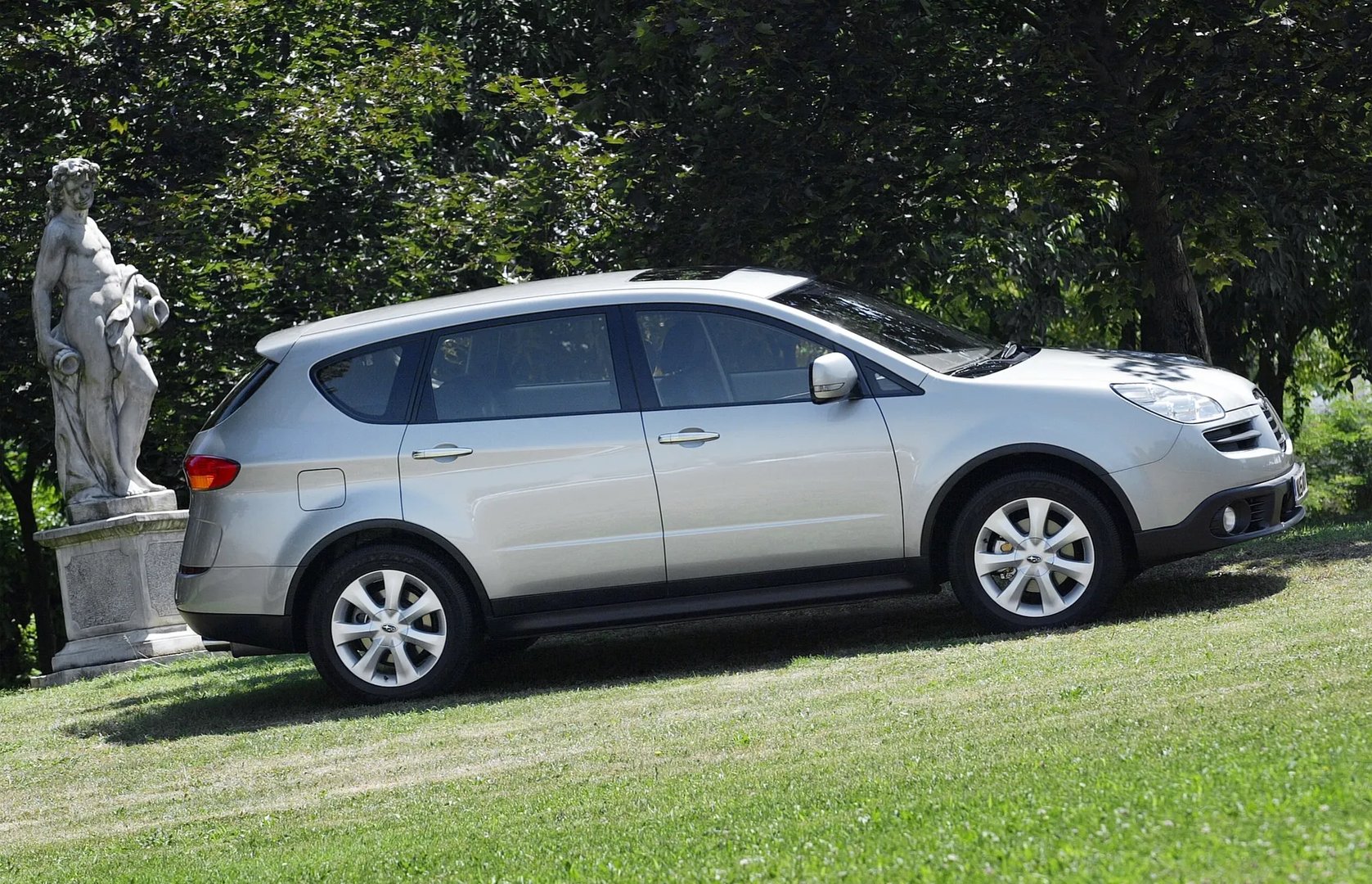 Subaru_Tribeca_1_generation__SUV_5-doors__13.jpg