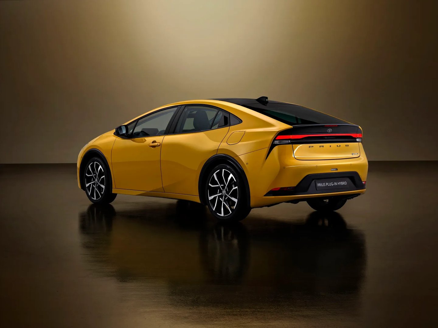 Toyota_Prius_Plug-In_5_generation__Liftback__11.jpg