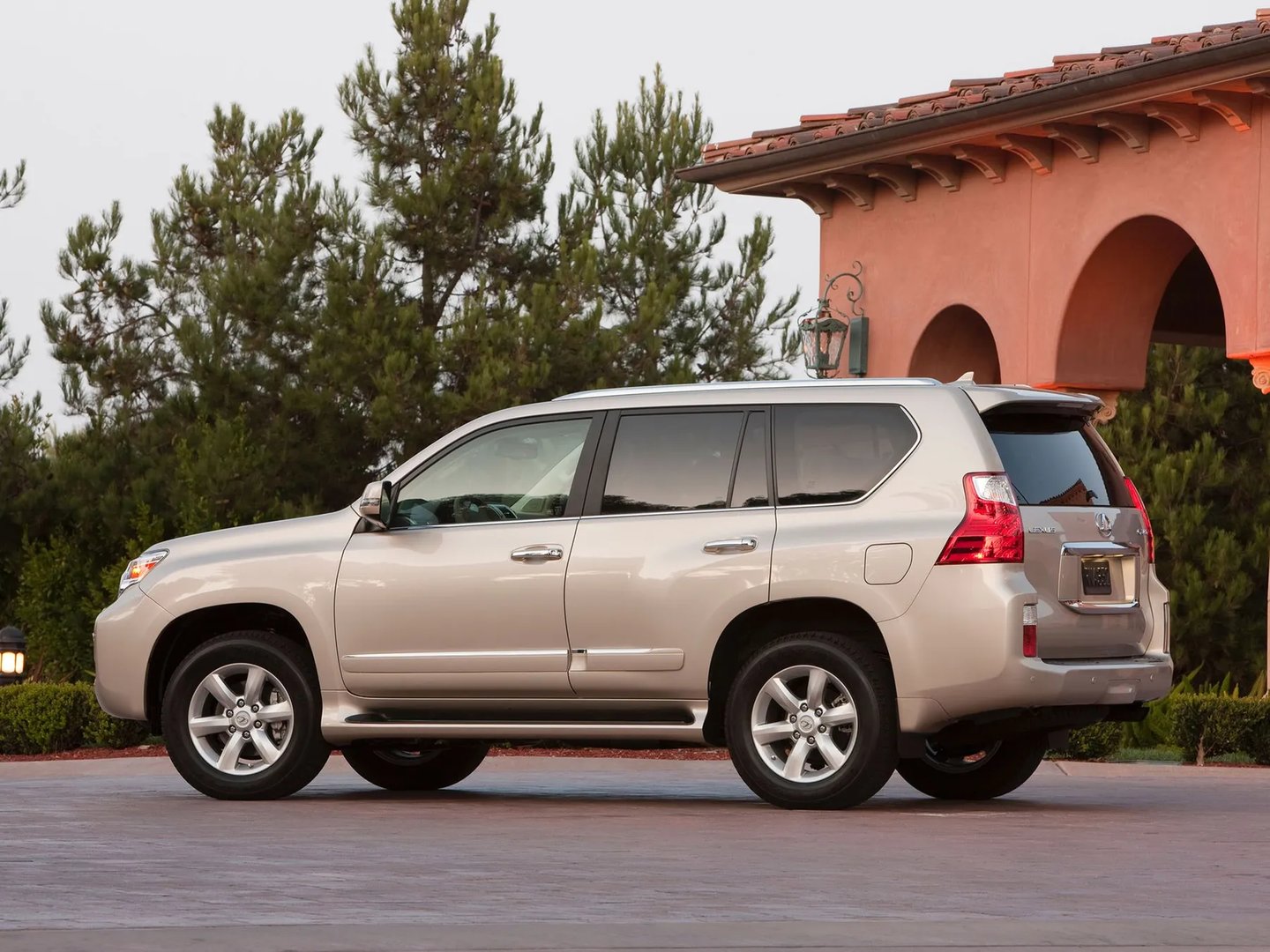 Lexus_GX_2_generation__SUV_5-doors__7.jpg